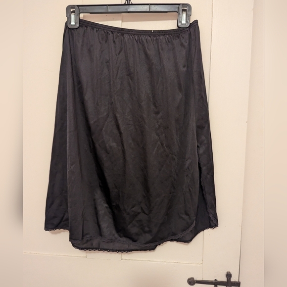 🖤 Vanity Fair Vintage L Black Lingerie half slip skirt whimsigoth feminine - Picture 1 of 8